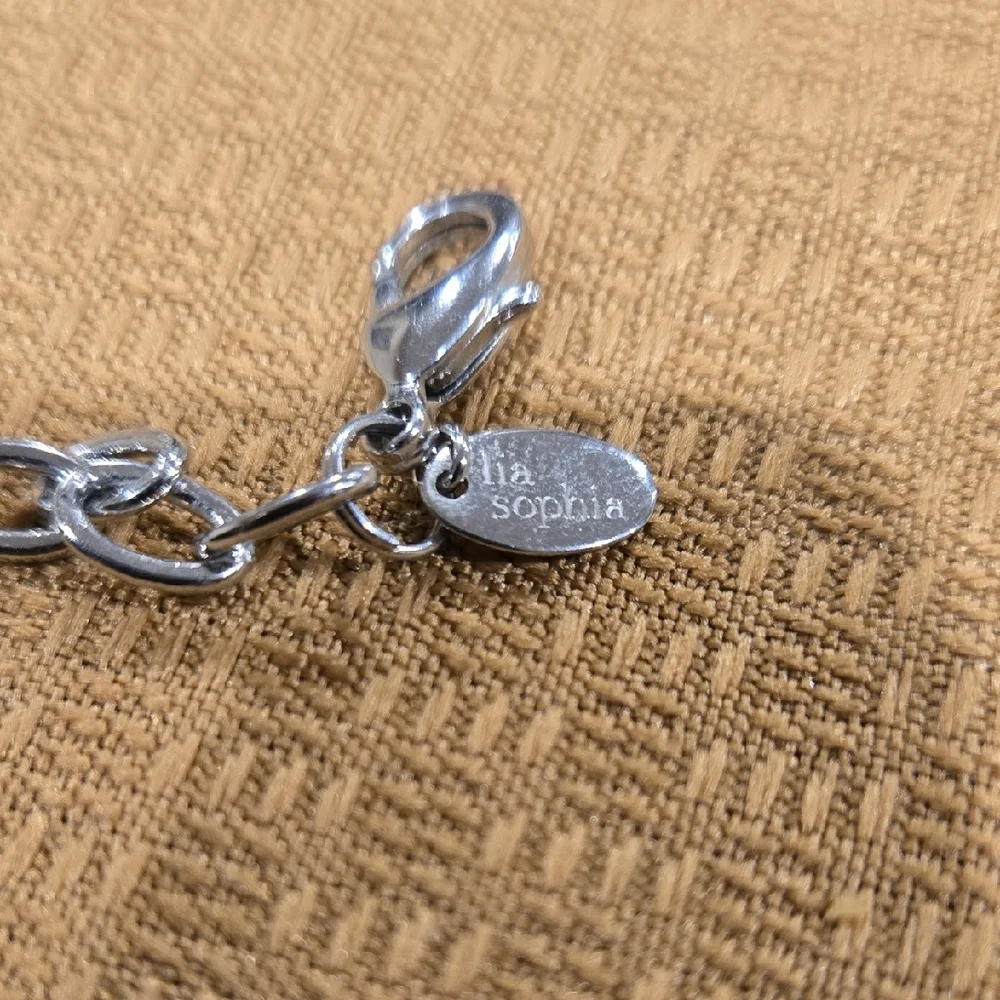 Elegant Silver and Green Women's Necklace